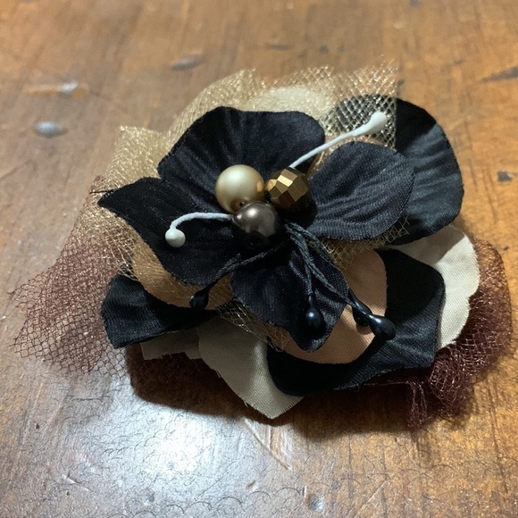 Petal Pop by Miss Janet 100% hand-stitched floral hair, hat or lapel accessory - Picture 5 of 5